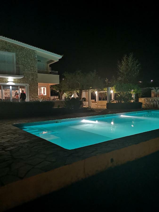 Luxury Villa Flora Kiparissia Kyparissia Esterno foto